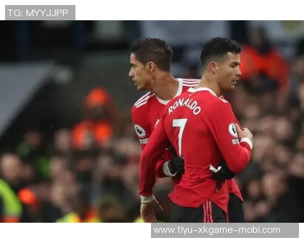 17岁卡尔与奥利塞庆祝逆转胜利全队展现团结精神与拼搏意志